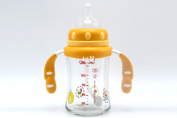 三个月宝宝用乐儿宝奶瓶无需扎孔，防胀气一孔就足够(图1)